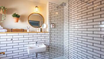 Classic Room | Bathroom