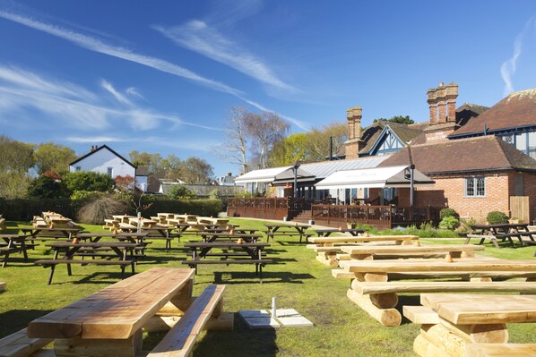 Breakfast, lunch and dinner served - The Mayflower (Lymington)