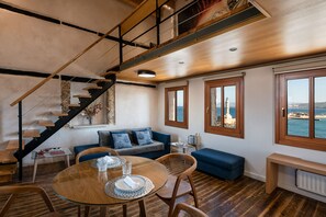 Penthouse Panoramique, terrasse, vue mer | Restauration dans la chambre