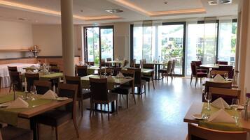 包每日自助早餐