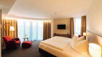 防敏寢具、房內夾萬、書桌、隔音