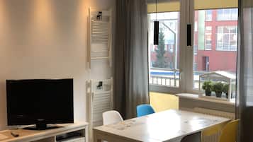 Apartment (PORT) | Wohnzimmer | Flachbildfernseher, DVD-Player