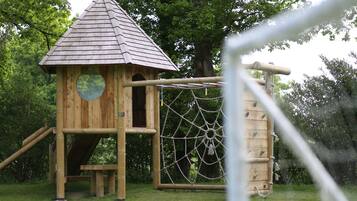 Children’s play area – outdoor