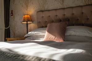Comfort Room | Iron/ironing board, rollaway beds, free WiFi - The Royal Oak (Chichester)