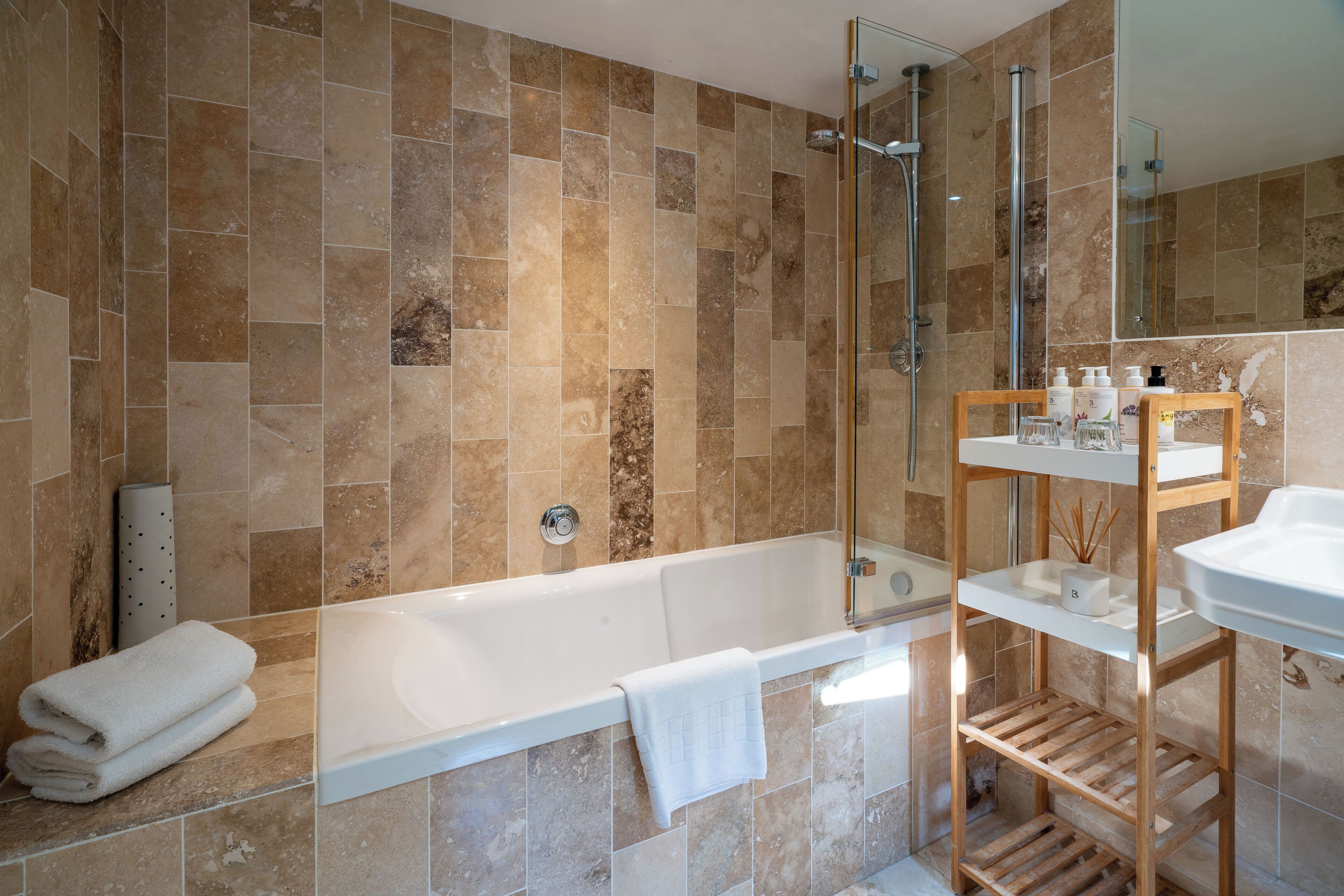 Comfort Room | Bathroom | Free toiletries, towels
