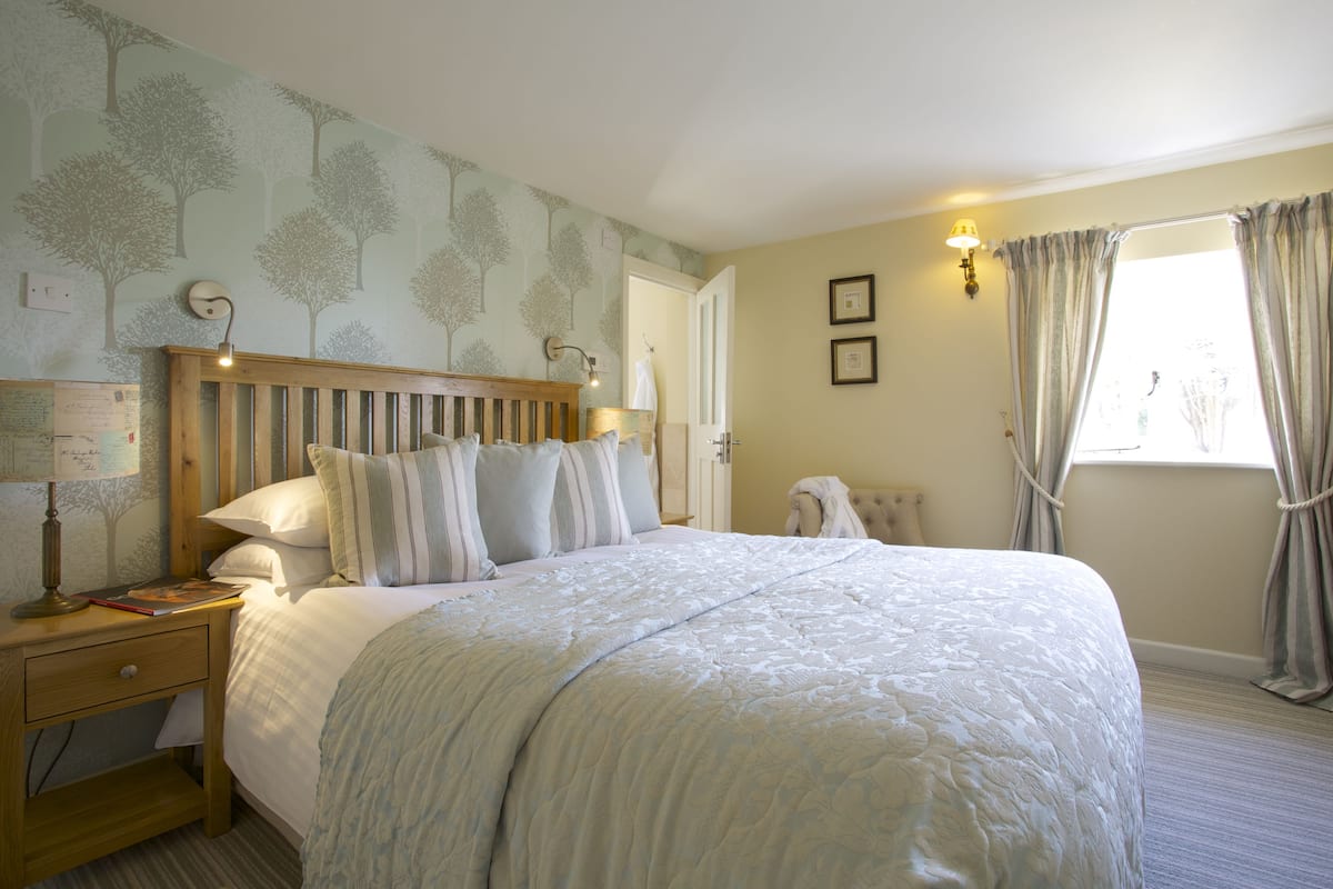 Family Room (Flint) | 1 bedroom, iron/ironing board, rollaway beds, free WiFi