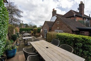 Terrace/patio - The Royal Oak (Chichester)
