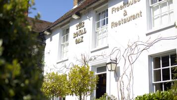 A white building with the sign "The Royal Oak Freehouse & Restaurant" on its facade.