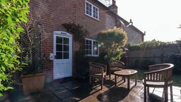 Cottage (Mulberry) | Terrace/patio