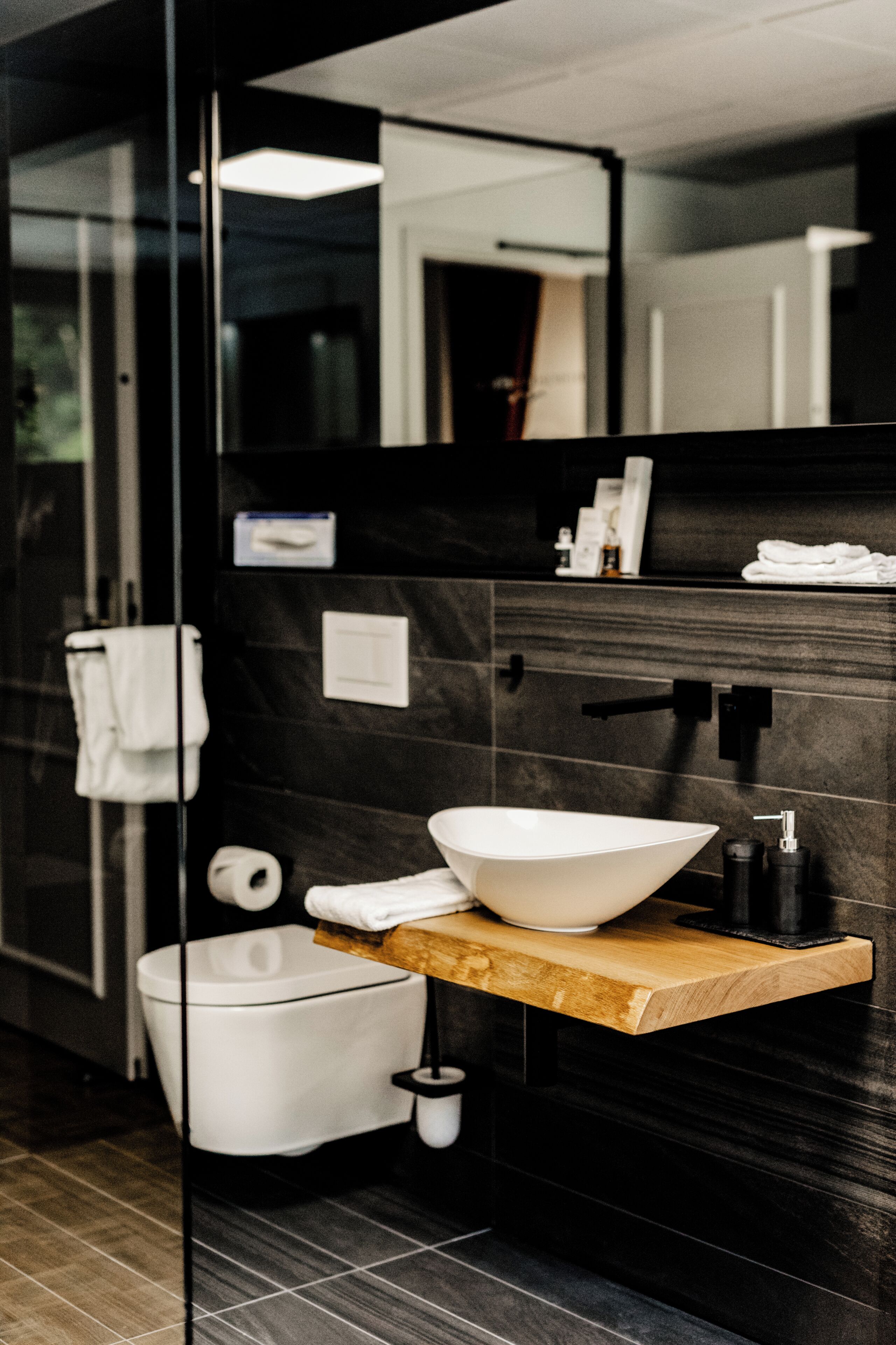 single room | hypo-allergenic bedding, in-room safe, individually decorated