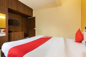 Double or Twin Room | Free WiFi - OYO 9439 Sri Sai Comforts (Bengaluru)