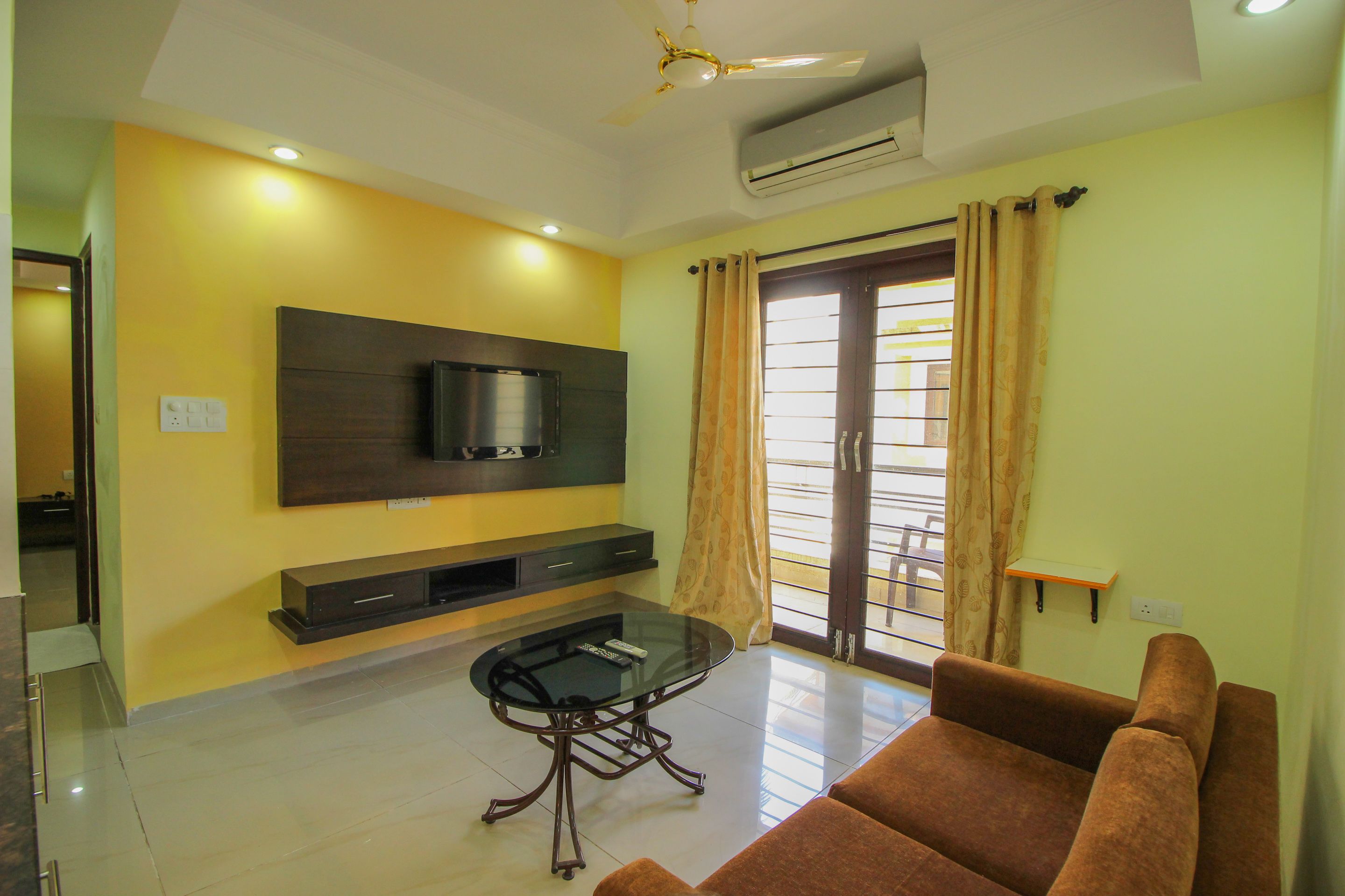 Double or Twin Room | Living room | Flat-screen TV