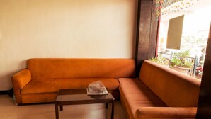 Flat-screen TV - OYO 328 Hotel Royal Grand (Mumbai)
