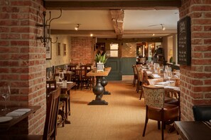 Breakfast, lunch, dinner served; British cuisine  - The White Horse (Chichester)