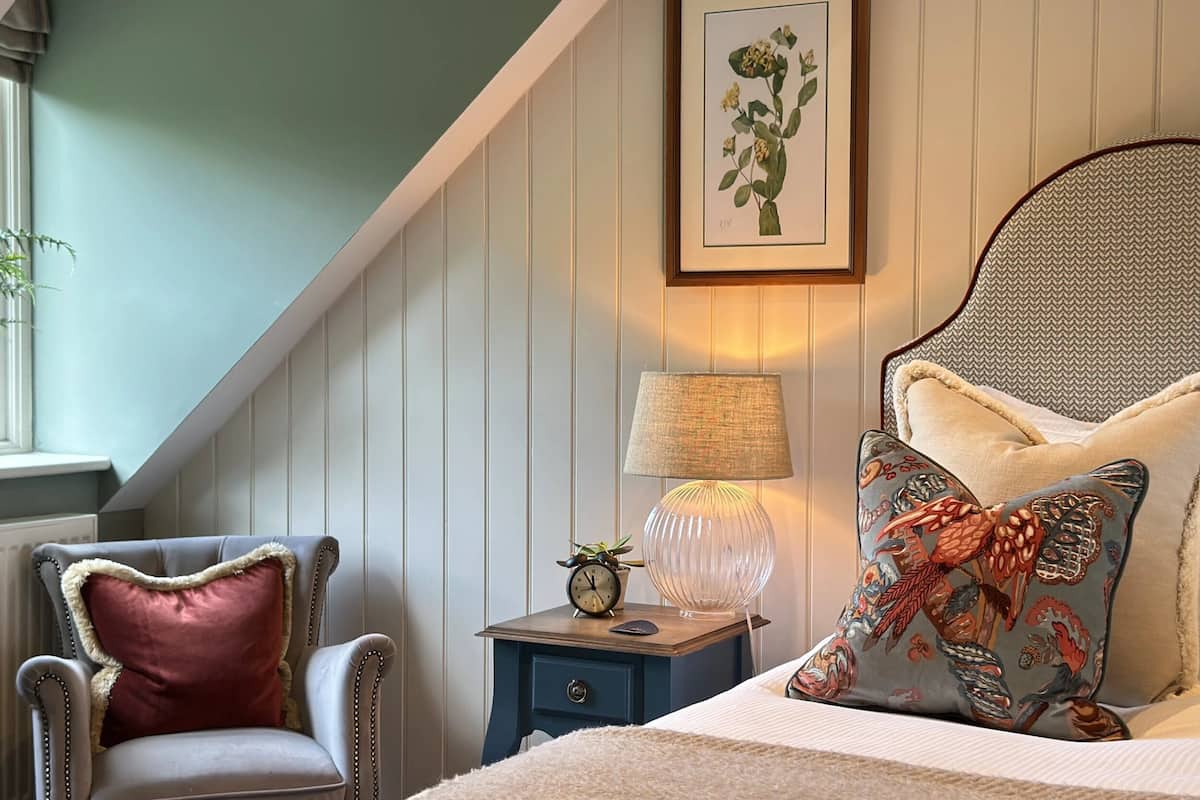 classic room | hypo-allergenic bedding, iron/ironing board, free wifi, bed sheets