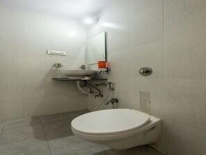 Double or Twin Room | Bathroom | Free toiletries, towels