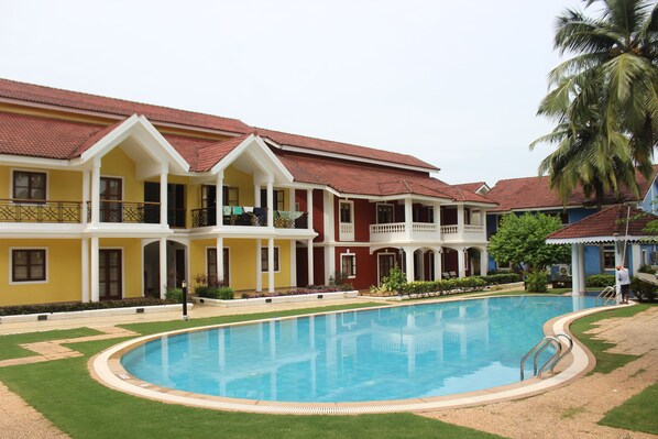Outdoor pool - OYO 9625 Home 2BHK Goan Paradise Colva (Betalbatim)
