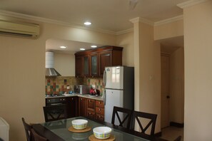 Double or Twin Room | Private kitchen | Fridge