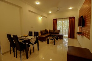 Double or Twin Room | In-room dining - OYO 9792 Home 2BHK Poolside Siolim (Oxel)