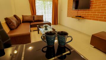 Double or Twin Room | Living room | Flat-screen TV