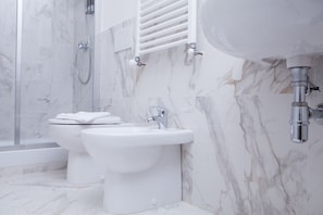 Doppelzimmer zur Einzelnutzung | Badezimmer