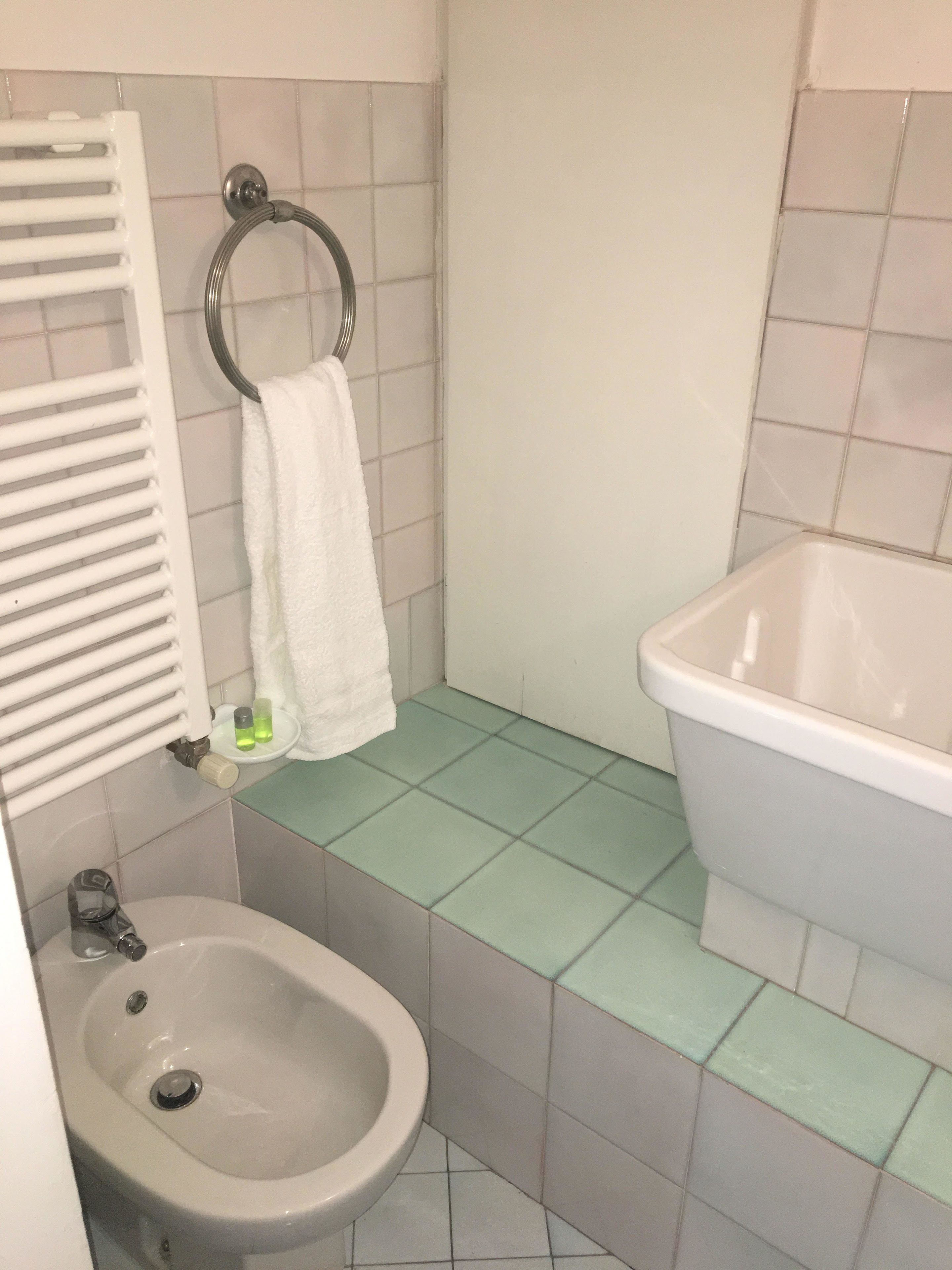 A bathroom with a sink, toilet, and bathtub.