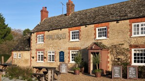 Front of property - The Trout at Tadpole Bridge (Faringdon)