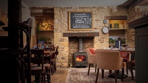 Lunch and dinner served - The Trout at Tadpole Bridge (Faringdon)