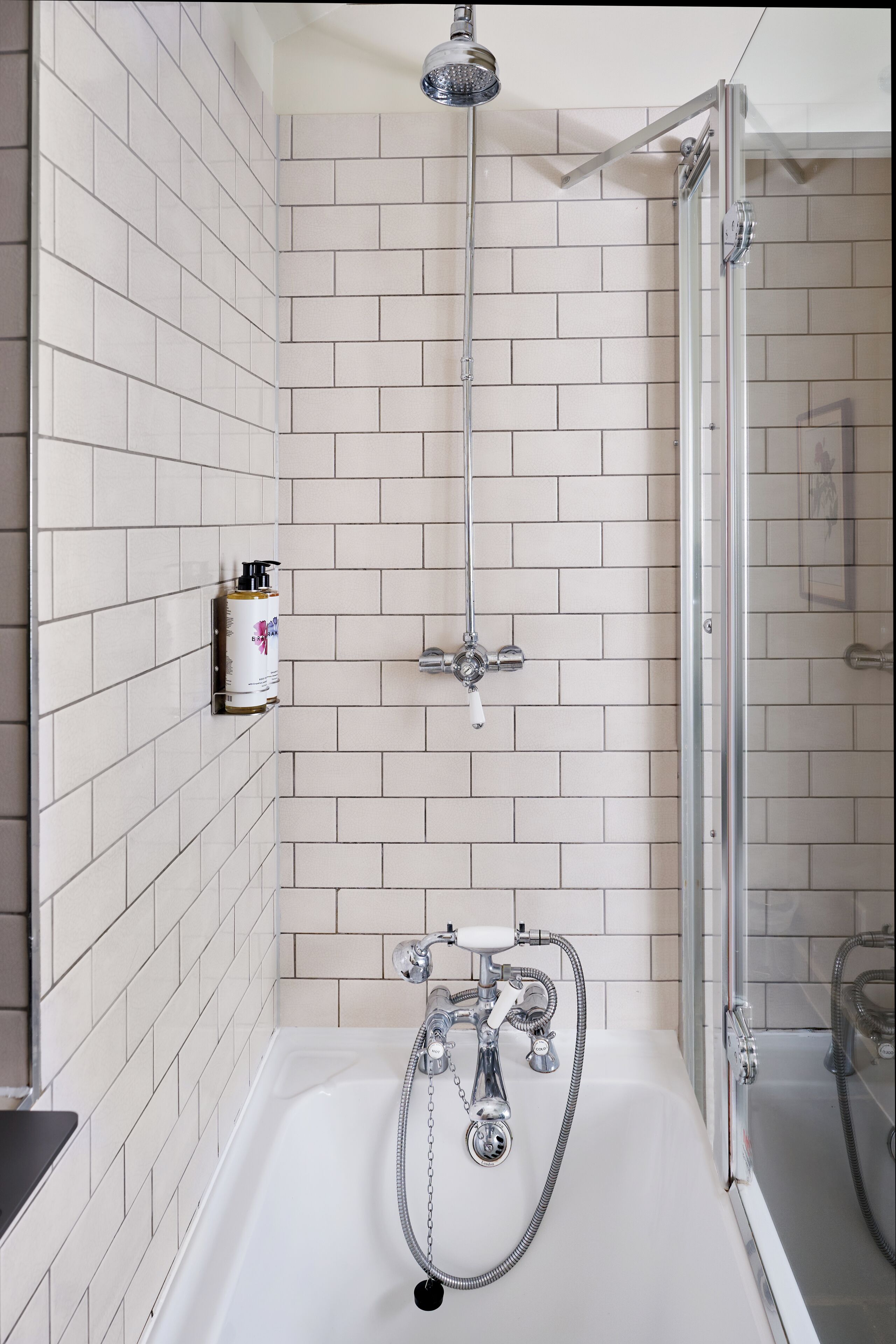 Chambre Classique | Salle de bain | Articles de toilette de luxe, sèche-cheveux, peignoirs