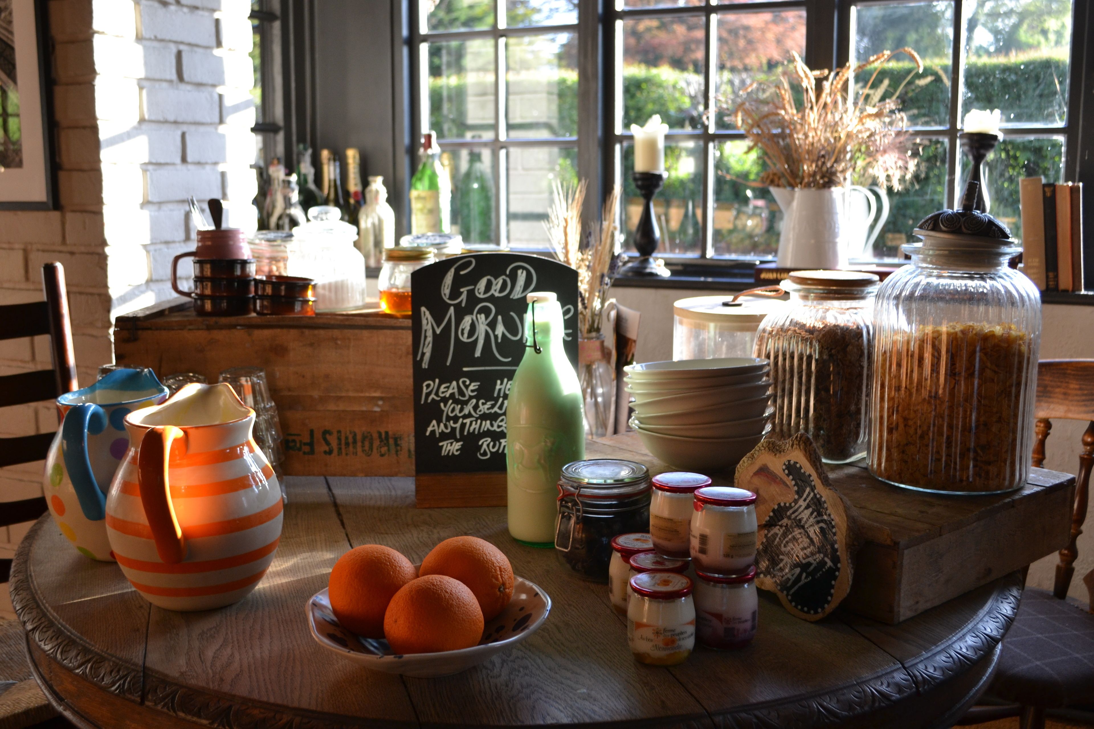 Daily cooked-to-order breakfast (GBP 15 per person)