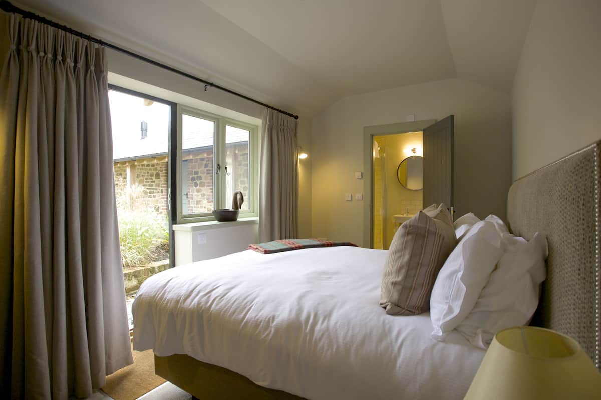 classic room | egyptian cotton sheets, premium bedding, down duvets, iron/ironing board