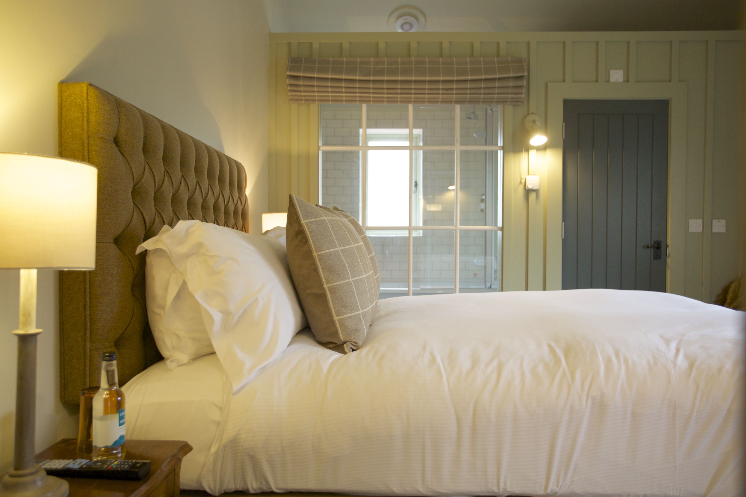 classic room | egyptian cotton sheets, premium bedding, down duvets, iron/ironing board