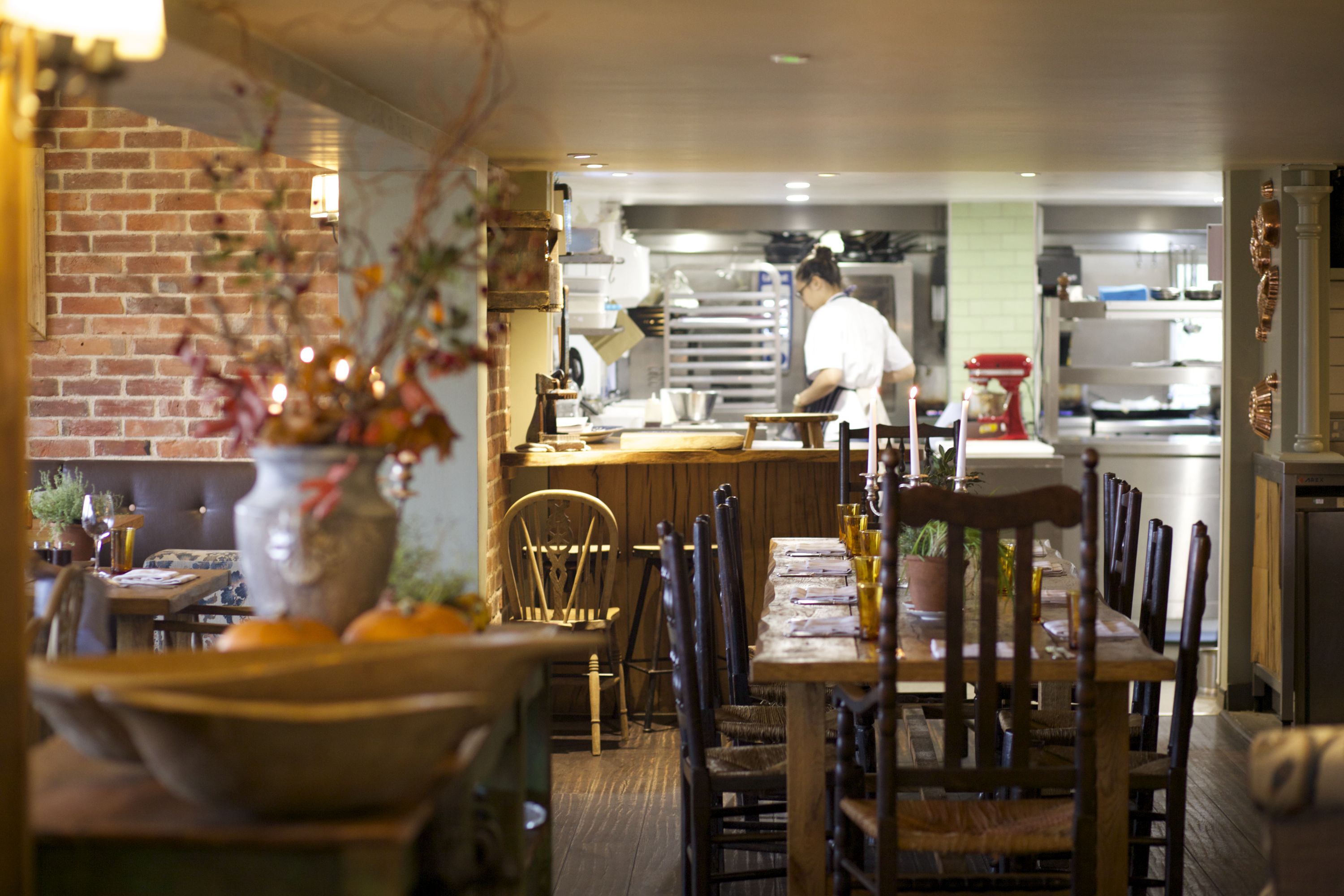 breakfast, lunch, dinner served; british cuisine