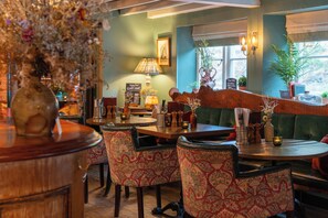 Bar (on property) - The Welldiggers Arms (Petworth)