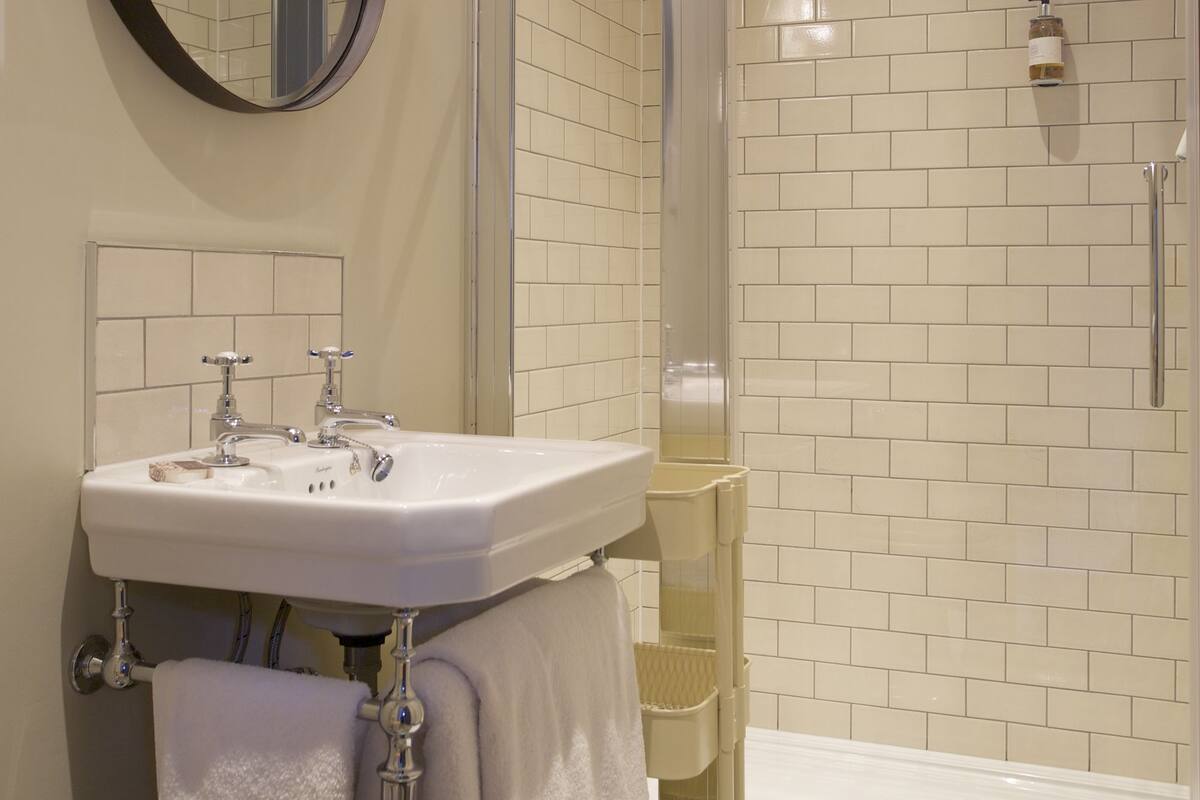 standard double room | bathroom | designer toiletries, hair dryer, bathrobes, towels