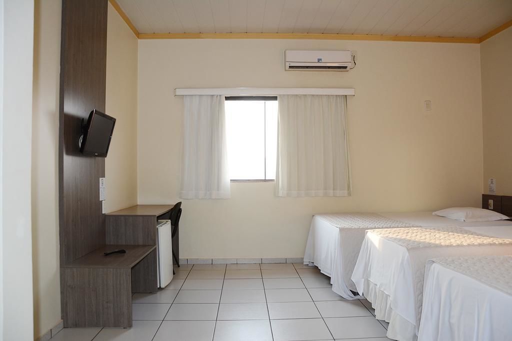 Quarto triplo | Frigobar, escrivaninha, Wi-Fi de cortesia