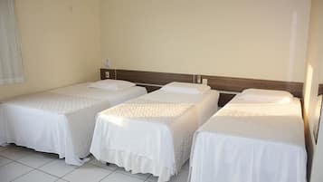 Quarto triplo | Frigobar, escrivaninha, Wi-Fi de cortesia