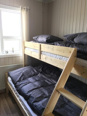 Verdunkelungsvorhänge, kostenlose Babybetten, kostenloses WLAN