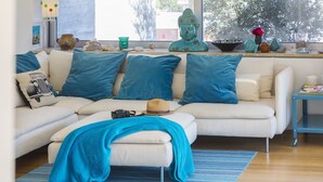 Villa - 2 sovrum - privat pool | Vardagsrum | Platt-tv, eldstad och dvd-spelare