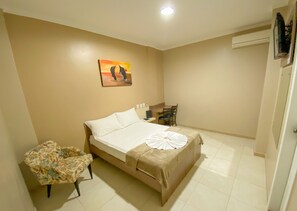 ダブルルーム | ミニバー、デスク、ベビーベッド (無料)、WiFi (無料)