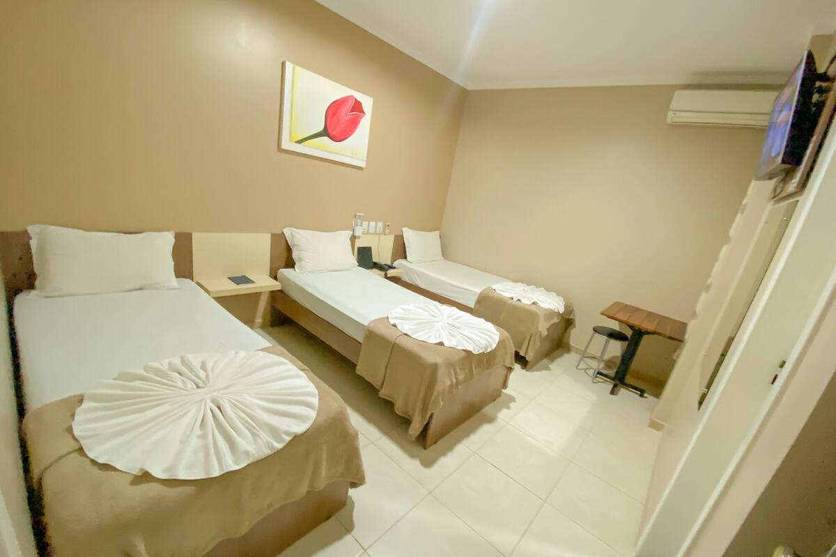 Executive Triple Room | Bar mini, meja, katil bayi/kot (percuma), Wi-fi percuma 