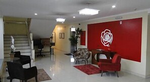 Coin salon dans le hall