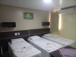 Minibar, desk, laptop workspace, free WiFi - Hotel Tropical (Porto Velho)