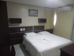 Basic Double Room | Minibar, desk, laptop workspace, free WiFi - Hotel Tropical (Porto Velho)