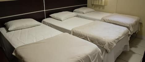 Triple Room, 3 Twin Beds | Minibar, desk, free WiFi, bed sheets