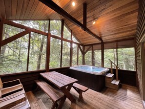 2 Bedroom 1 Bath Cabin, Full Kitchen, Outdoor Grill, Hot Tub | Terrasse/Patio