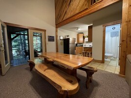 3 Bedroom 2 Bath Cabin, Full Kitchen, Hot Tub, Fireplace | Área de estar