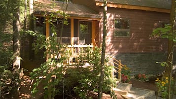 3 Bedroom 2 Bath Cabin, Full Kitchen, Hot Tub, Fireplace | 1 habitación, ropa de cama de alta calidad y decoración personalizada