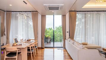 Hilltop Residence (Pet Friendly) | 客廳 | 55 吋智能電視連數碼電視頻道、電視、Netflix