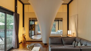 Eden Onsen (Pet Friendly) | Sala de estar | Smart TV de 55 pulgadas con canales digitales, televisión y Netflix